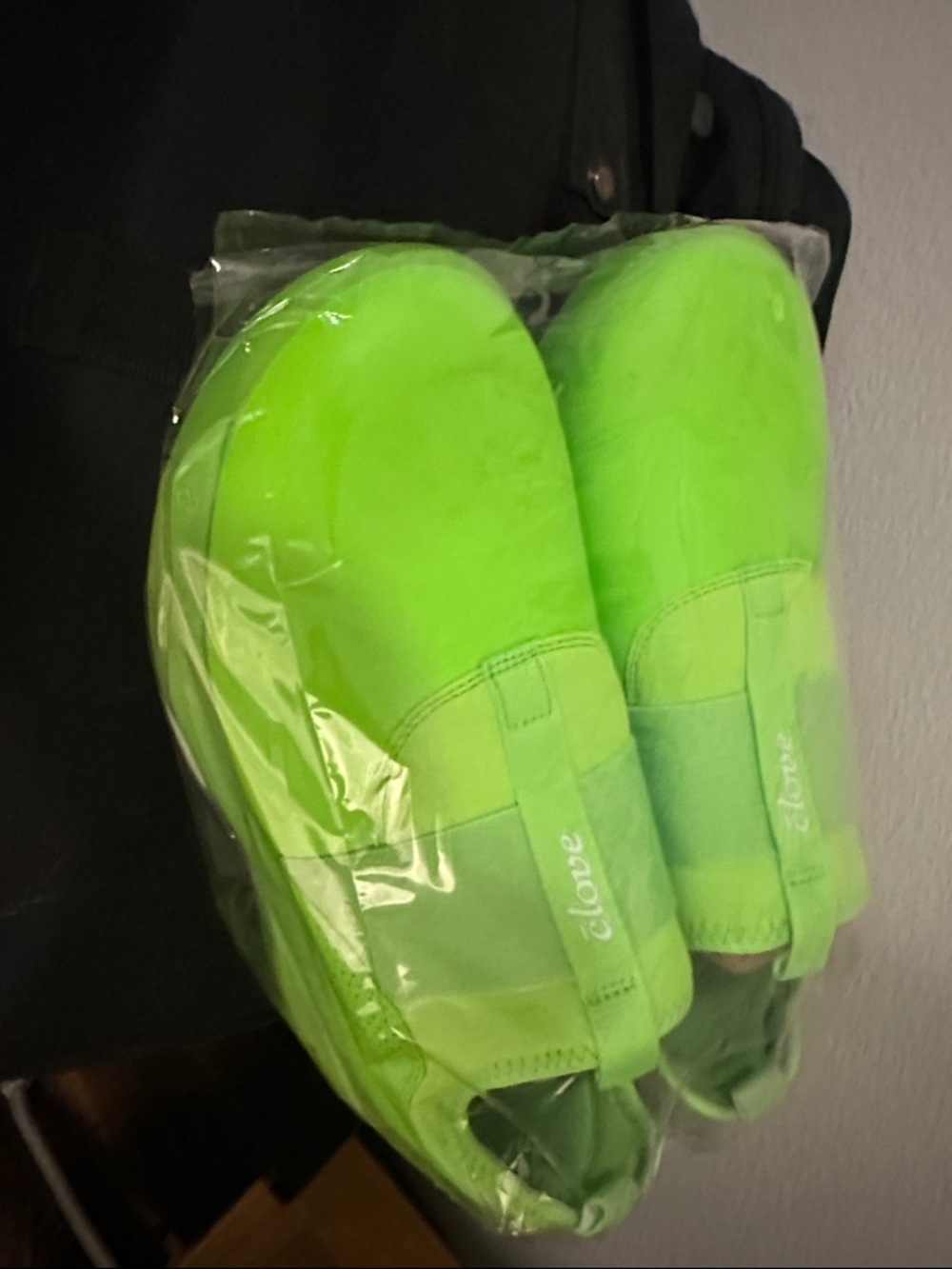 Clove New SOLO Neon Green- sz 9.5 Women- sz 8 Men. Retired Limited Edition Rare! - Picture 4 of 4